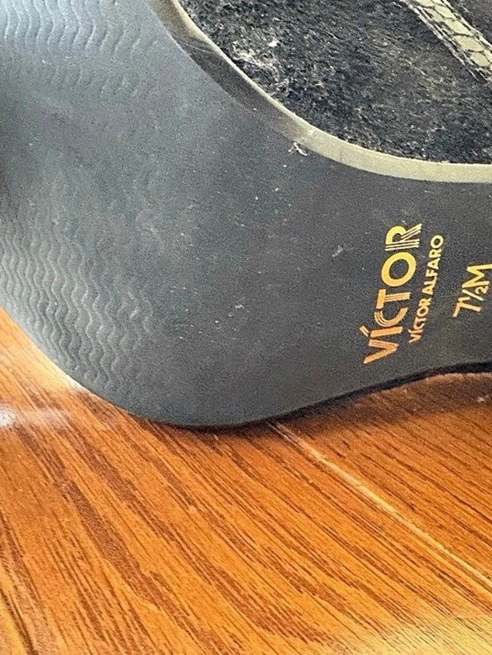 Victor Alfaro 7 1/2 Black Rounded-Toe Heels US - Picture 6 of 6